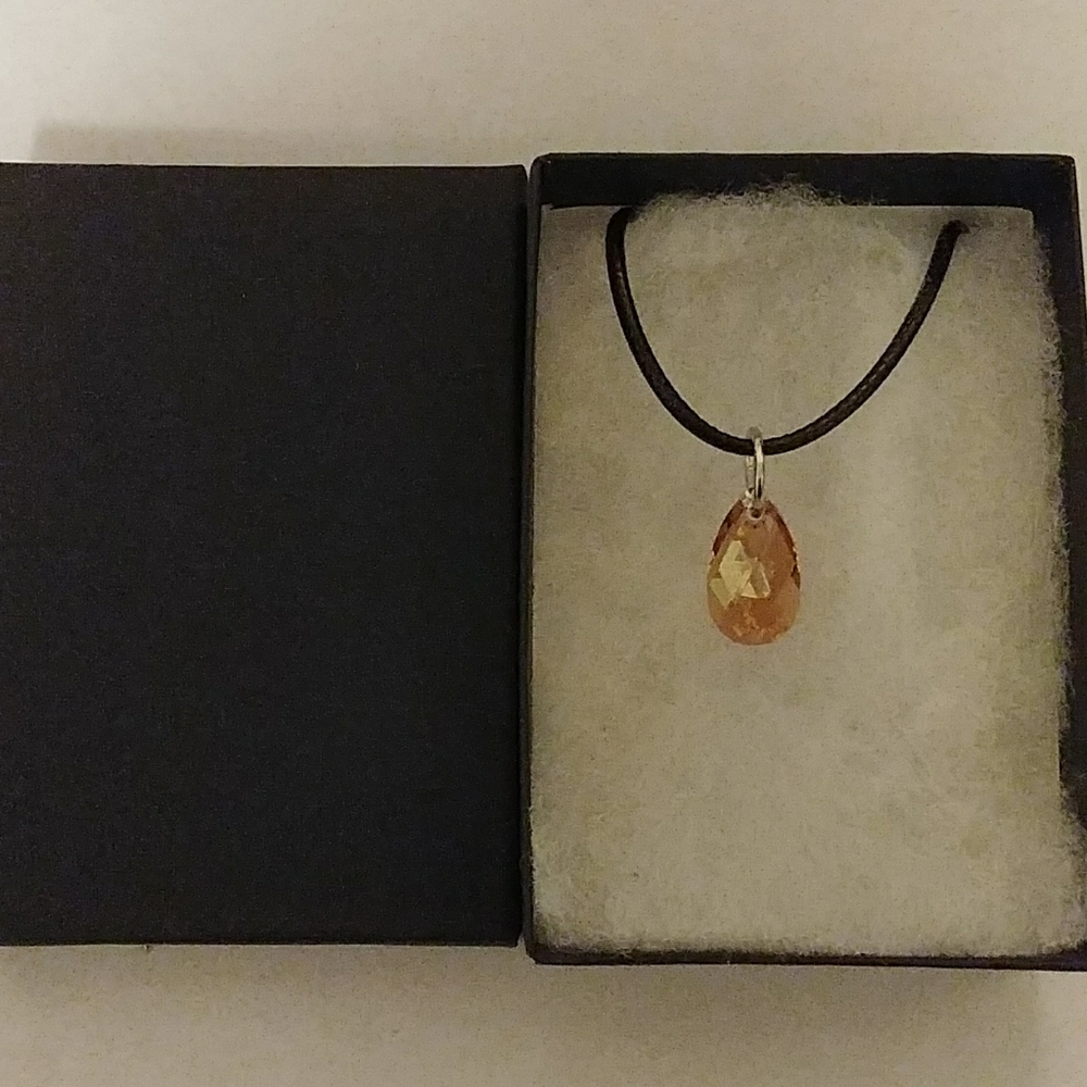 Illusion Gold Crystal Teardrop Necklace - Picture 6 of 8